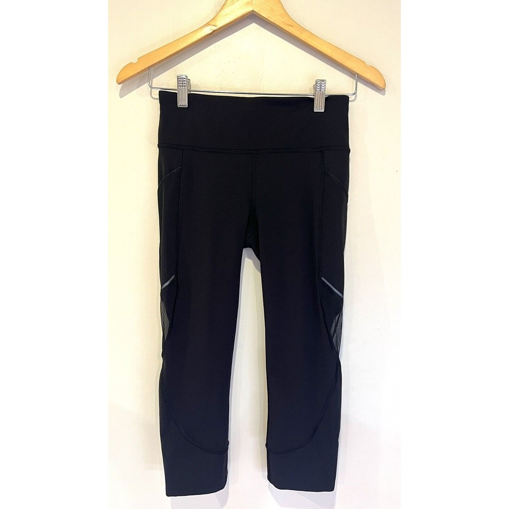 LULULEMON CROPPED BLACK REFLECTIVE LINE DETAIL LEGGINGS..! Size 4